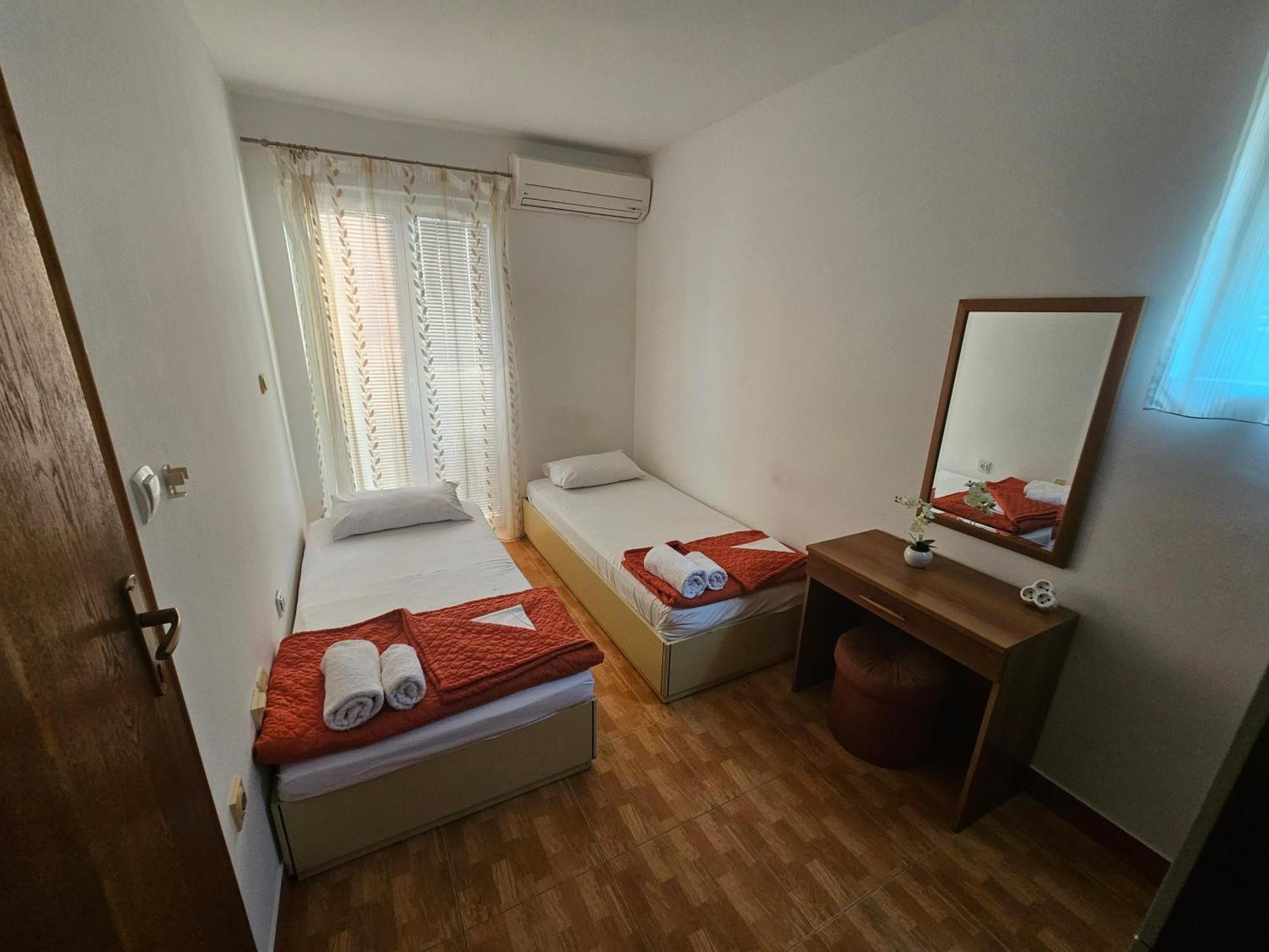 Apartments Drobni Pijesak Petrovac Ruang foto