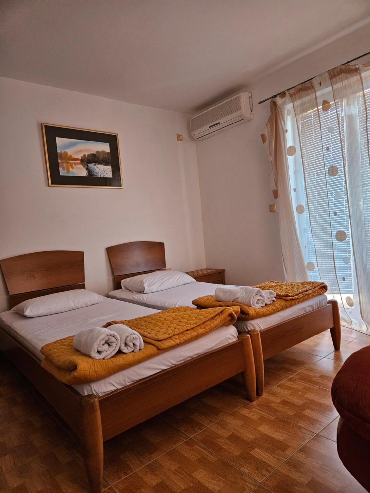 Apartments Drobni Pijesak Petrovac Ruang foto