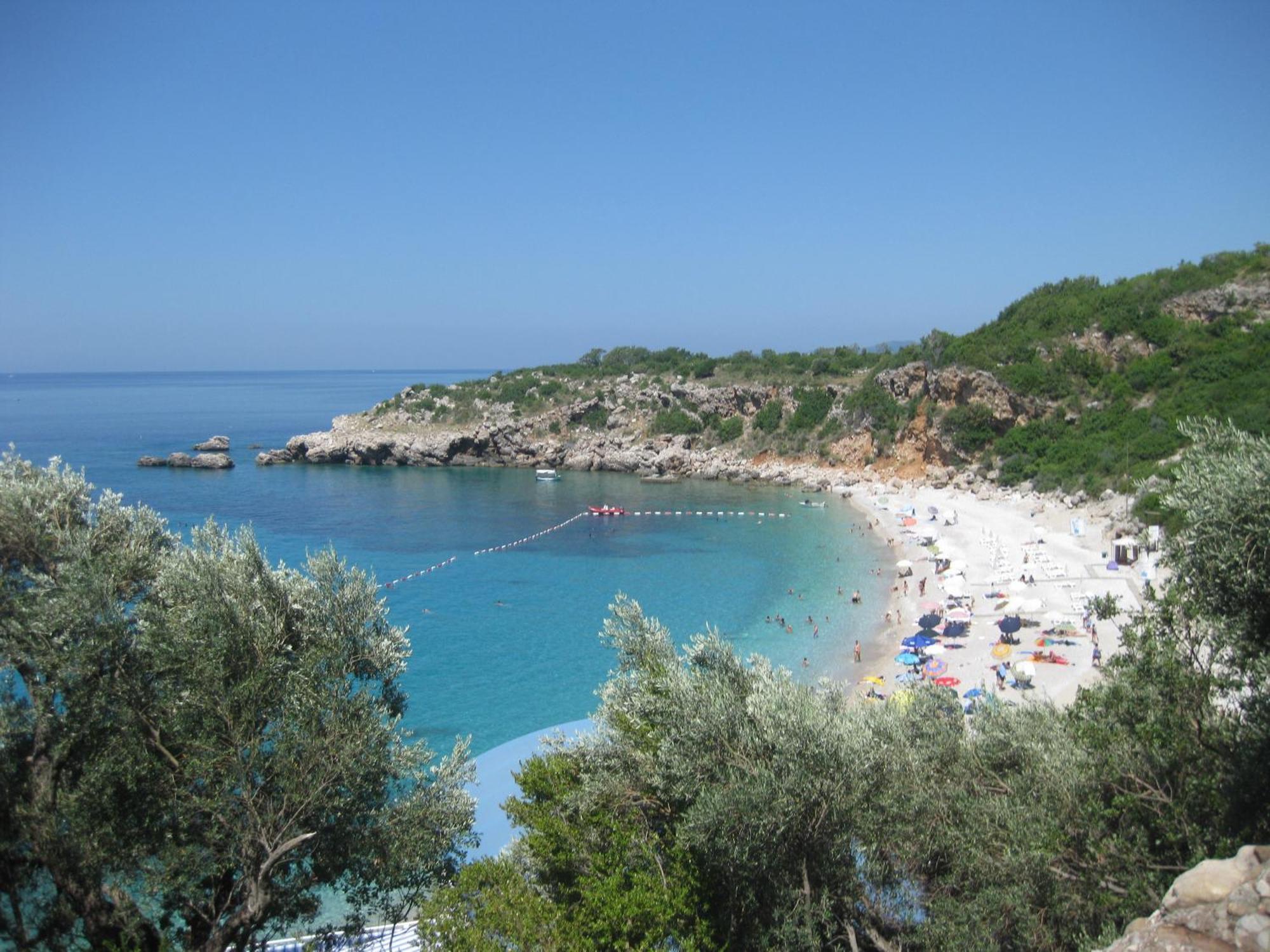 Apartments Drobni Pijesak Petrovac Bagian luar foto