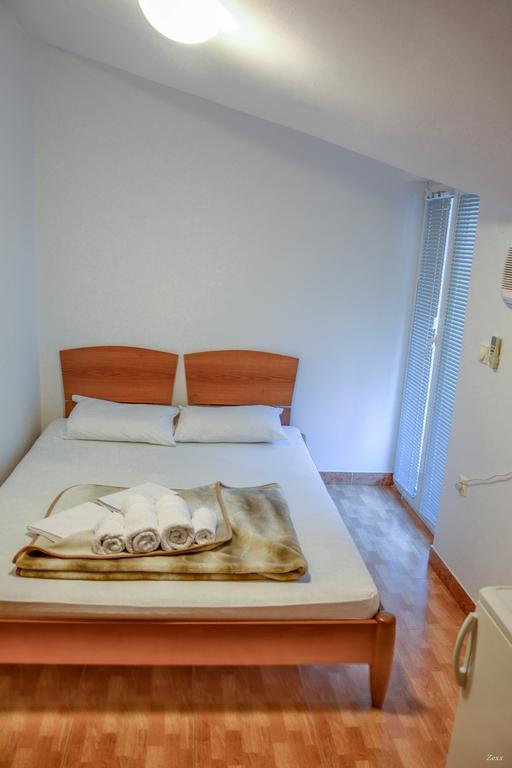 Apartments Drobni Pijesak Petrovac Bagian luar foto