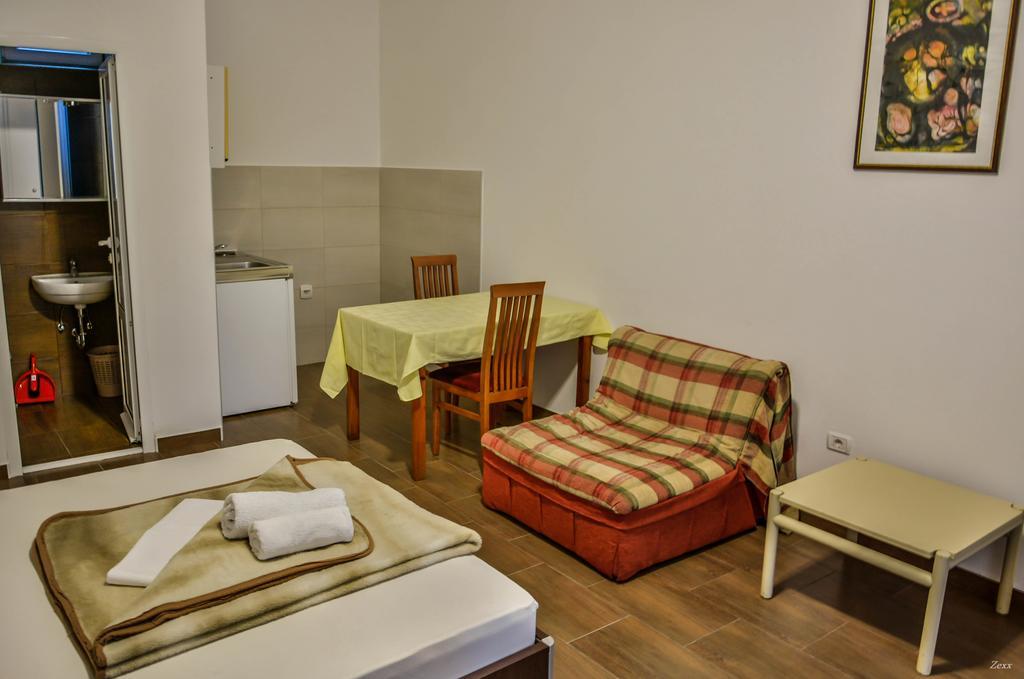 Apartments Drobni Pijesak Petrovac Bagian luar foto