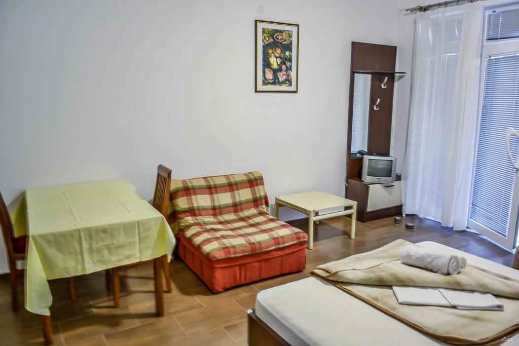 Apartments Drobni Pijesak Petrovac Bagian luar foto