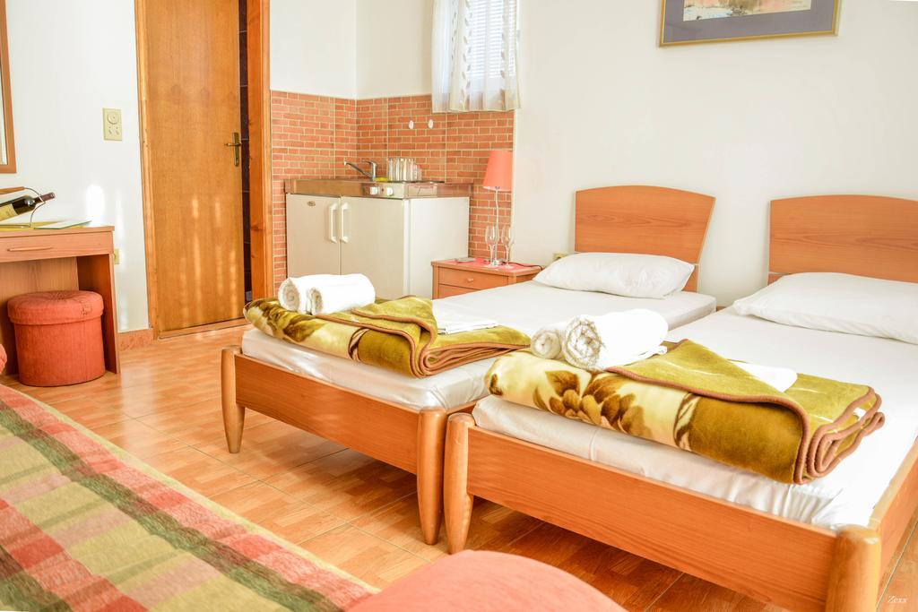 Apartments Drobni Pijesak Petrovac Bagian luar foto