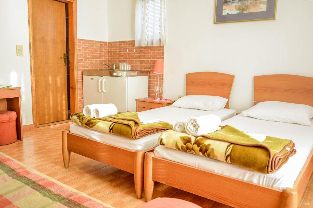 Apartments Drobni Pijesak Petrovac Bagian luar foto